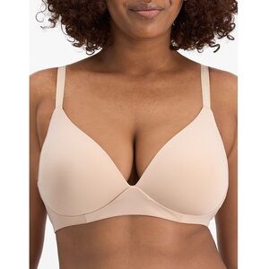 NWOT Bonds wireless bra for all-day comfort in blush/cream